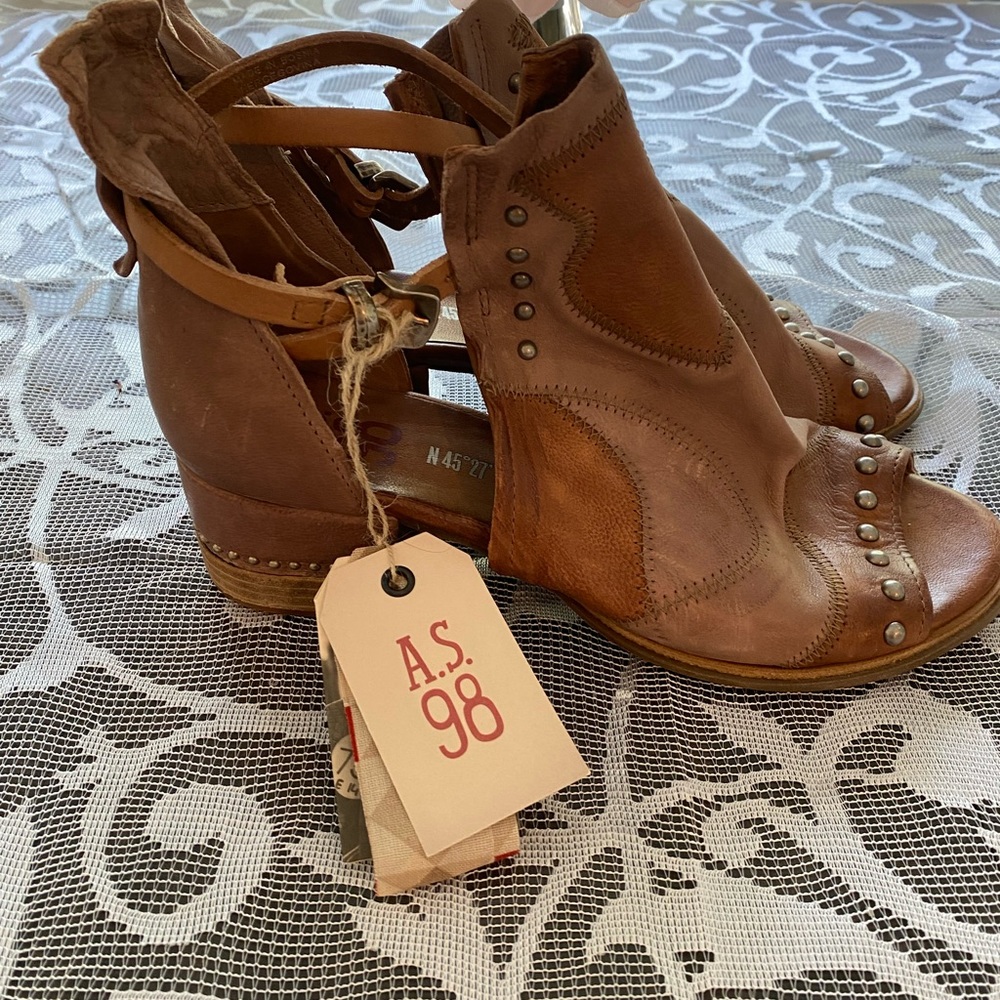 AS98 Sandals Size 40